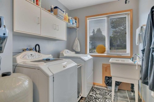 76 Buskmose Drive, Grandview, AB - Indoor Photo Showing Laundry Room