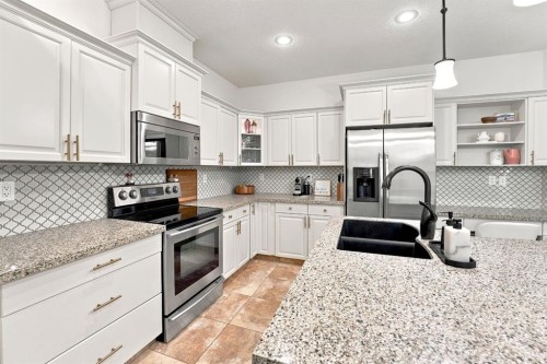 100 Vincent Close, Red Deer, AB - Indoor Photo Showing Kitchen With Stainless Steel Kitchen With Double Sink With Upgraded Kitchen