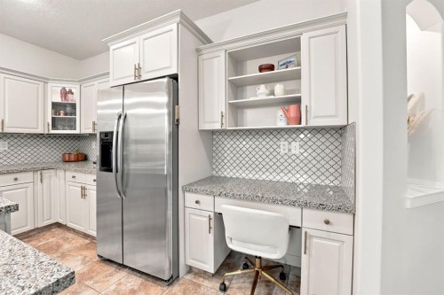 100 Vincent Close, Red Deer, AB - Indoor Photo Showing Kitchen With Stainless Steel Kitchen