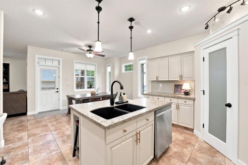 100 Vincent Close, Red Deer, AB - Indoor Photo Showing Kitchen With Double Sink With Upgraded Kitchen