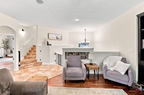 100 Vincent Close, Red Deer, AB - Indoor Photo Showing Living Room