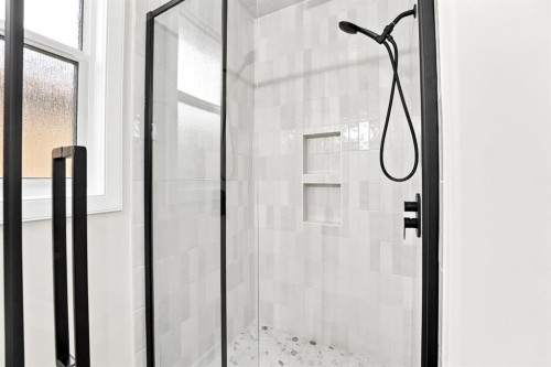 100 Vincent Close, Red Deer, AB - Indoor Photo Showing Bathroom