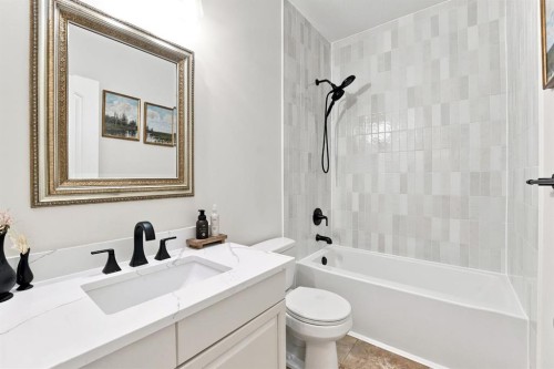 100 Vincent Close, Red Deer, AB - Indoor Photo Showing Bathroom