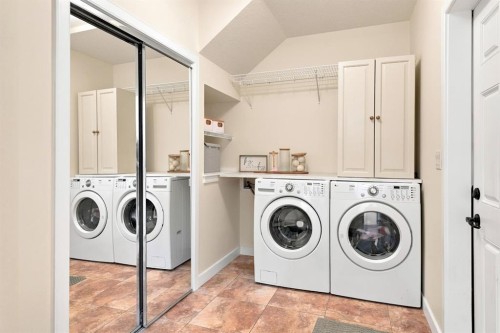 100 Vincent Close, Red Deer, AB - Indoor Photo Showing Laundry Room