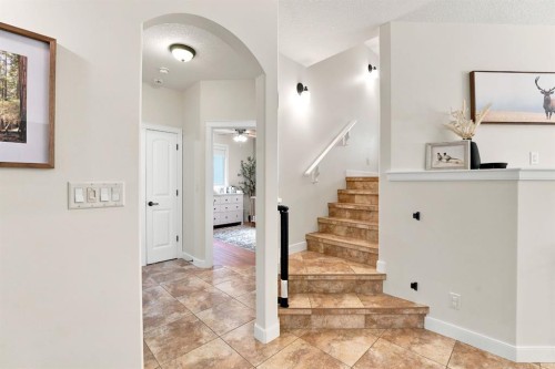 100 Vincent Close, Red Deer, AB - Indoor Photo Showing Other Room