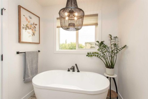 5925 Panorama Drive, Blackfalds, AB - Indoor Photo Showing Bathroom