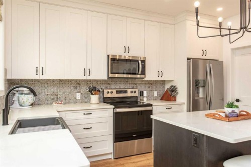 5925 Panorama Drive, Blackfalds, AB - Indoor Photo Showing Kitchen