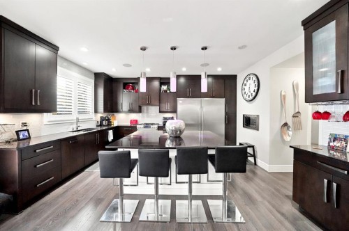 200 Vancouver Crescent, Red Deer, AB - Indoor Photo Showing Kitchen With Upgraded Kitchen