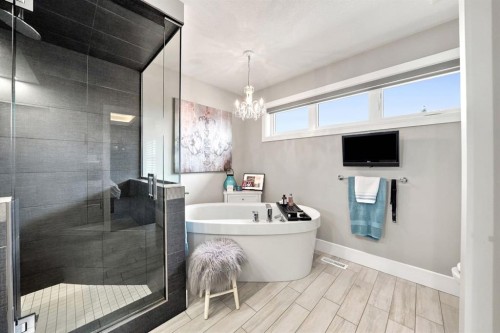 200 Vancouver Crescent, Red Deer, AB - Indoor Photo Showing Bathroom