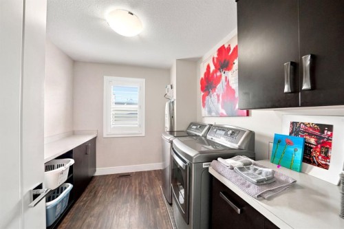 200 Vancouver Crescent, Red Deer, AB - Indoor Photo Showing Laundry Room