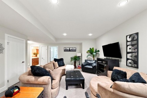 200 Vancouver Crescent, Red Deer, AB - Indoor Photo Showing Living Room