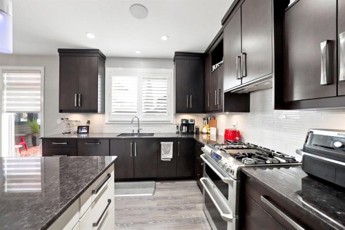 200 Vancouver Crescent, Red Deer, AB - Indoor Photo Showing Kitchen With Upgraded Kitchen