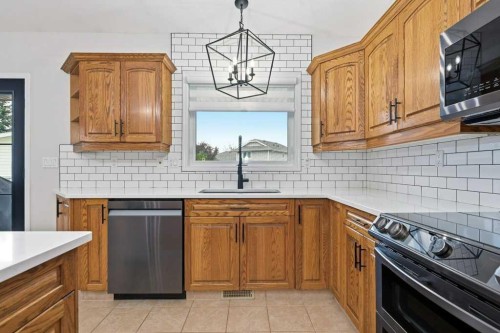 23 Dann Close, Red Deer, AB - Indoor Photo Showing Kitchen