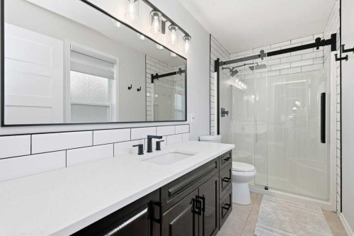 23 Dann Close, Red Deer, AB - Indoor Photo Showing Bathroom