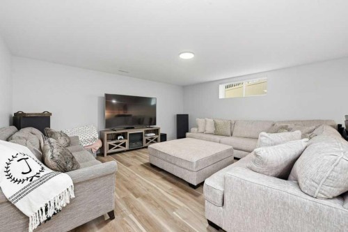 23 Dann Close, Red Deer, AB - Indoor Photo Showing Living Room