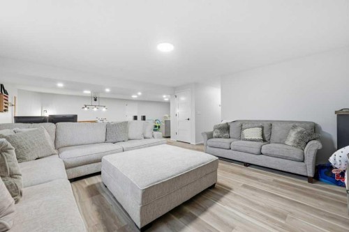 23 Dann Close, Red Deer, AB - Indoor Photo Showing Living Room