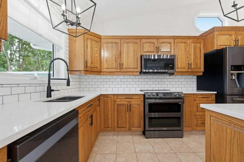 23 Dann Close, Red Deer, AB - Indoor Photo Showing Kitchen With Double Sink