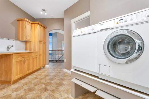 42 Langford Crescent, Red Deer, AB - Indoor Photo Showing Laundry Room