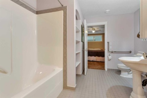 42 Langford Crescent, Red Deer, AB - Indoor Photo Showing Bathroom