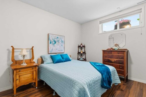4112 45 Avenue, Sylvan Lake, AB - Indoor Photo Showing Bedroom
