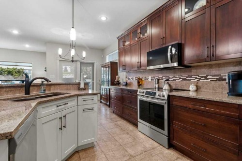 4112 45 Avenue, Sylvan Lake, AB - Indoor Photo Showing Kitchen With Upgraded Kitchen