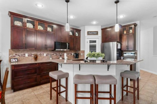 4112 45 Avenue, Sylvan Lake, AB - Indoor Photo Showing Kitchen With Upgraded Kitchen