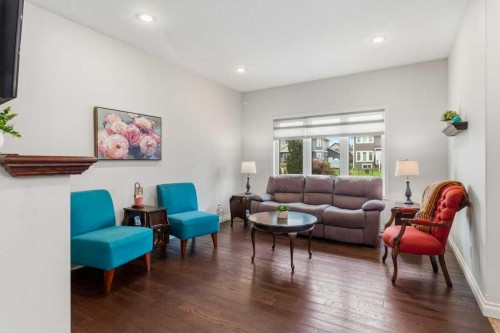 4112 45 Avenue, Sylvan Lake, AB - Indoor Photo Showing Living Room