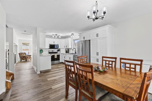 171 Douglas Avenue, Red Deer, AB - Indoor Photo Showing Dining Room