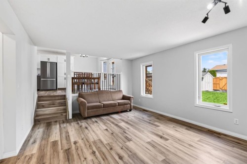 171 Douglas Avenue, Red Deer, AB - Indoor Photo Showing Living Room