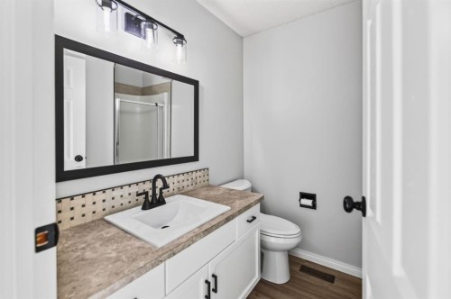 171 Douglas Avenue, Red Deer, AB - Indoor Photo Showing Bathroom