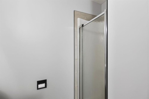 171 Douglas Avenue, Red Deer, AB - Indoor Photo Showing Bathroom