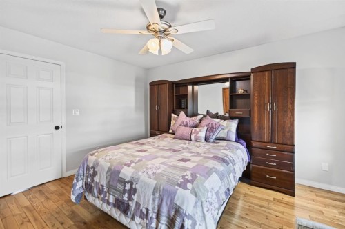 171 Douglas Avenue, Red Deer, AB - Indoor Photo Showing Bedroom
