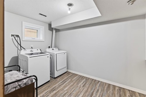 171 Douglas Avenue, Red Deer, AB - Indoor Photo Showing Laundry Room