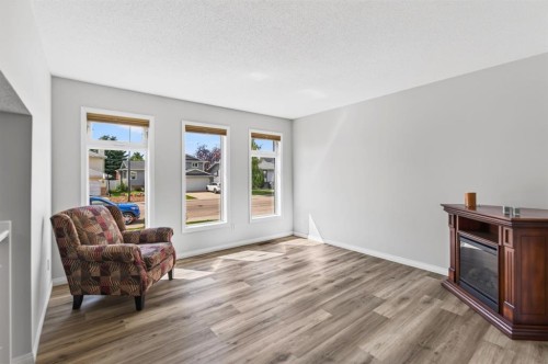 171 Douglas Avenue, Red Deer, AB - Indoor Photo Showing Living Room