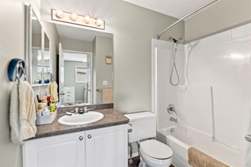 24-6300 Orr Drive, Red Deer, AB - Indoor Photo Showing Bathroom
