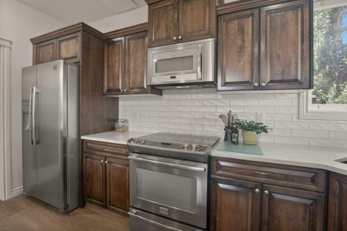 46 Bannerman Close, Red Deer, AB - Indoor Photo Showing Kitchen