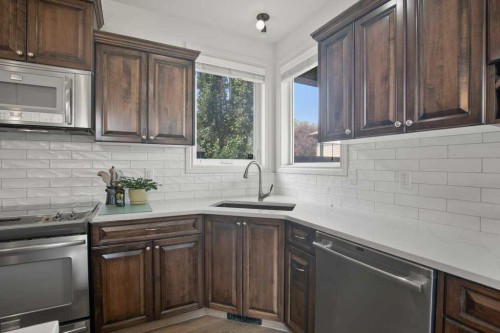 46 Bannerman Close, Red Deer, AB - Indoor Photo Showing Kitchen With Upgraded Kitchen
