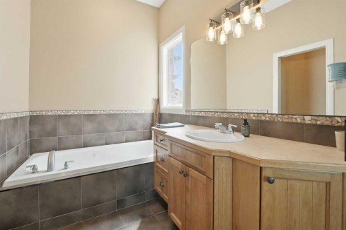 246 Addington Drive, Red Deer, AB - Indoor Photo Showing Bathroom