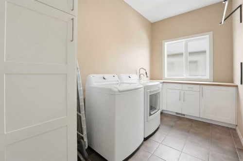 246 Addington Drive, Red Deer, AB - Indoor Photo Showing Laundry Room