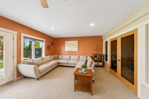 246 Addington Drive, Red Deer, AB - Indoor Photo Showing Living Room