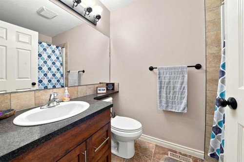 184 Timberstone Way, Red Deer, AB - Indoor Photo Showing Bathroom