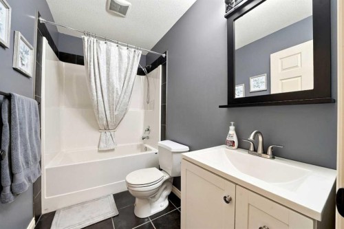 184 Timberstone Way, Red Deer, AB - Indoor Photo Showing Bathroom