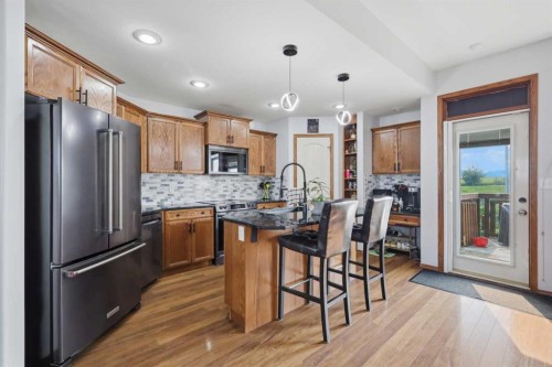 34 Wilkinson Circle, Sylvan Lake, AB - Indoor Photo Showing Kitchen With Upgraded Kitchen