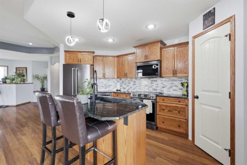 34 Wilkinson Circle, Sylvan Lake, AB - Indoor Photo Showing Kitchen With Upgraded Kitchen