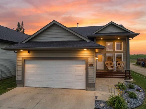 34 Wilkinson Circle  Sylvan Lake, AB T4S 2N8
