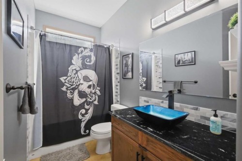 34 Wilkinson Circle, Sylvan Lake, AB - Indoor Photo Showing Bathroom