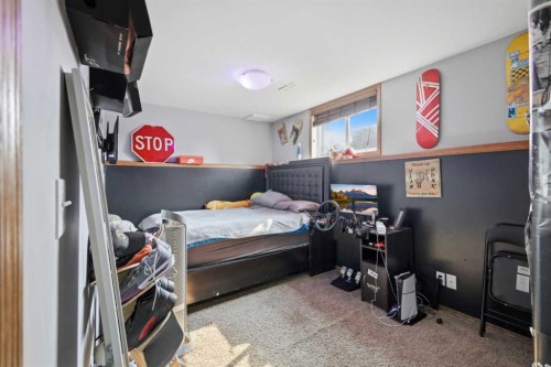 34 Wilkinson Circle, Sylvan Lake, AB - Indoor Photo Showing Bedroom