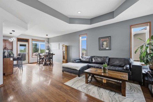 34 Wilkinson Circle, Sylvan Lake, AB - Indoor Photo Showing Living Room