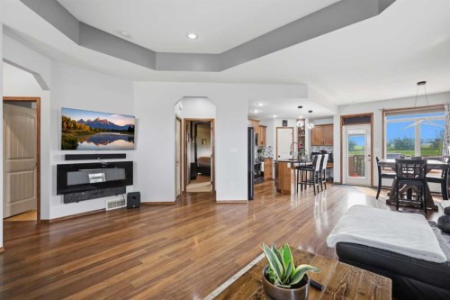34 Wilkinson Circle, Sylvan Lake, AB - Indoor Photo Showing Living Room