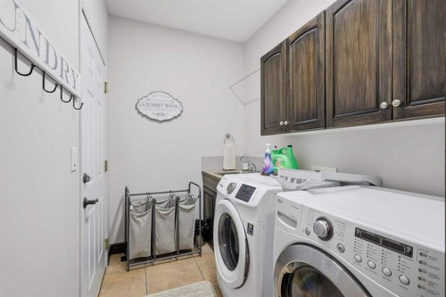 21 Leung Close, Red Deer, AB - Indoor Photo Showing Laundry Room